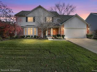 24596 Bramblewood Dr, Novi, MI