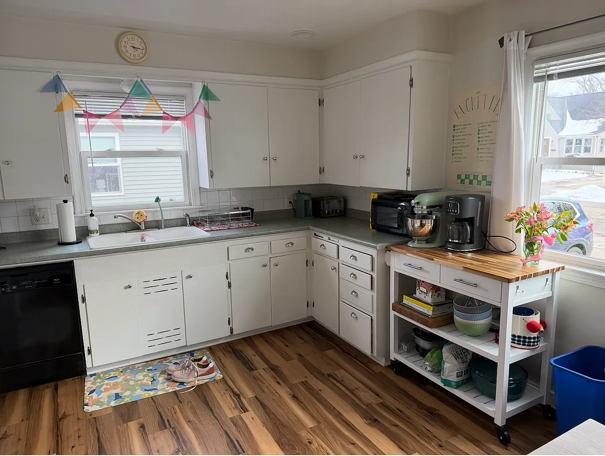 Kitchen - 271 E 12th St