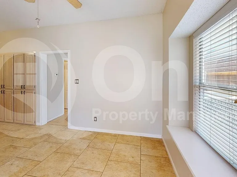 2209 Meadowstone Dr — Photo 12