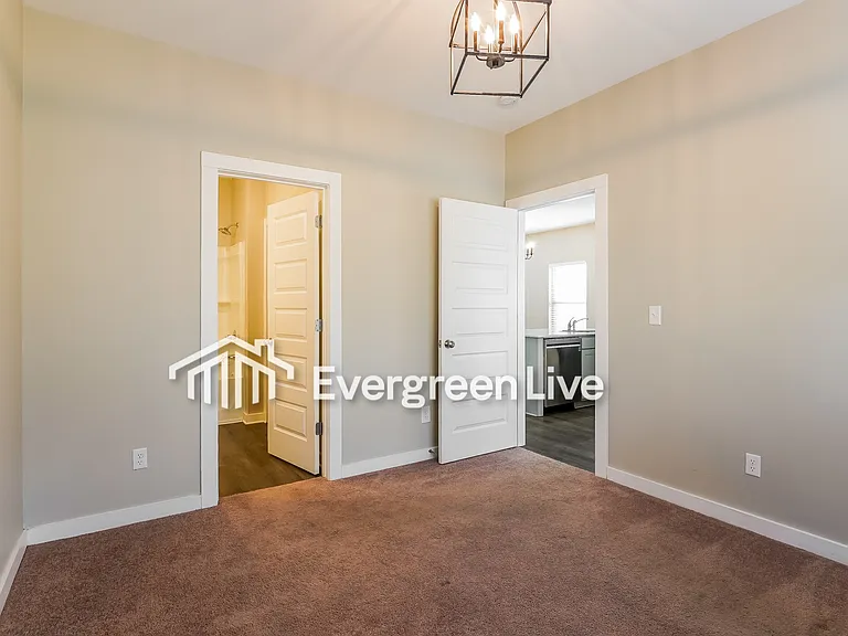 163 Park Dr N — Photo 8
