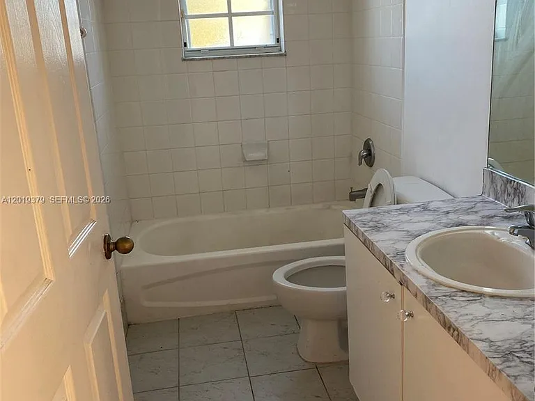 3355 NE Thirteen Circle Dr #201-28 — Photo 5