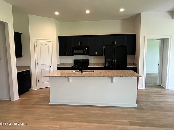 3rd image of 321 Mulholland Ln