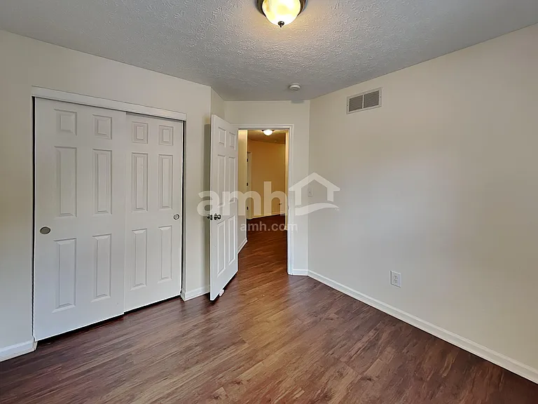 640 Norfolk Sq S — Photo 13