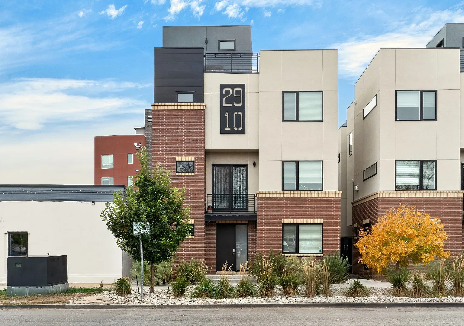 2 bed, 2.0 bath, 1243 sqft, $3,250 — Photo 2