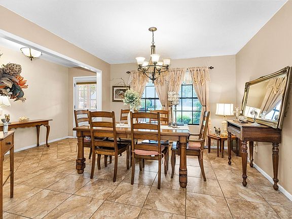 4th image of 2117 Bershire Dr
