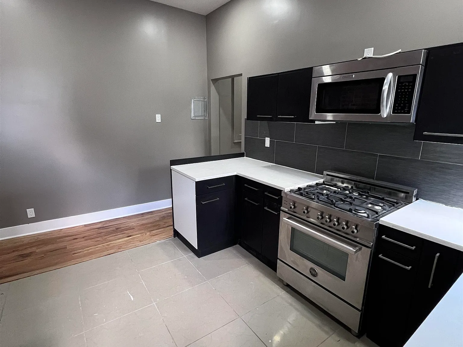 1 bed, 1.0 bath, $2,100 — Photo 4