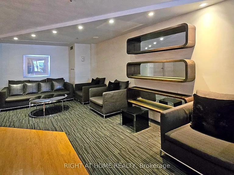 111 Elizabeth St #818 — Photo 30