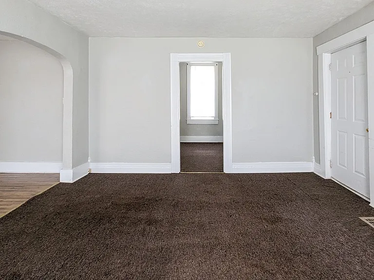 303 N Tillotson Ave — Photo 3