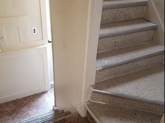 5th image of 15534 Evergreen Ave #1
