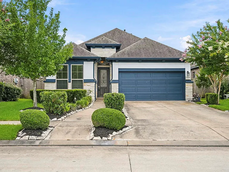 10906 Perennial Mist Dr — Photo 1