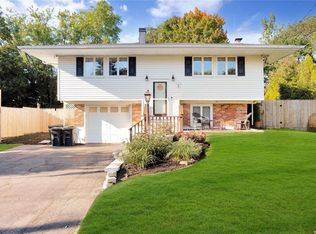8 Hare Ln, East Setauket, NY 11733