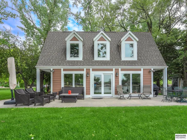S 1002 Shady Ln, Fremont, NE 68025