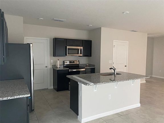 3rd image of 690 Eagle Landing Blvd