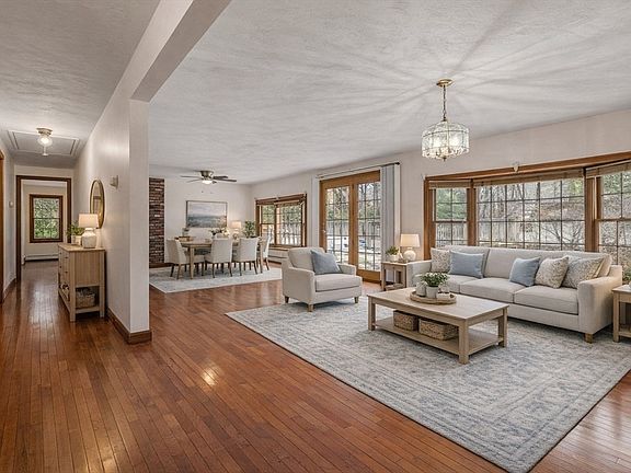 2nd image of 945 Walnut Plain Rd