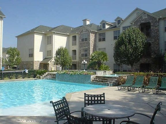 The condo is on the 1st floor near the pool