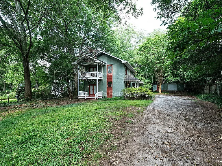 425 Ansley St — Photo 1