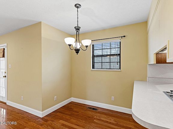 5th image of 6815 Ward Rd