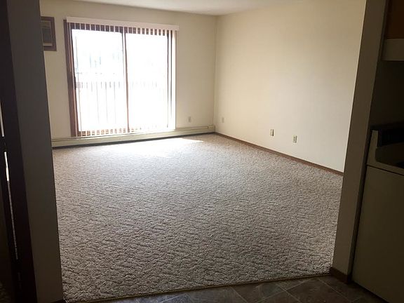4th image of 922 N Benton Dr APT 202
