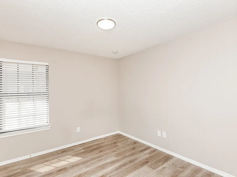 125 Camelot Dr — Photo 13