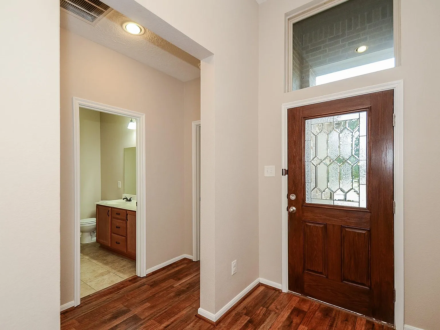 3 bed, 2.0 bath, 2206 sqft, $2,300 — Photo 4