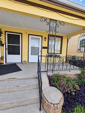 2 bed, 1.0 bath, 1550 sqft, $1,300 — Photo 1
