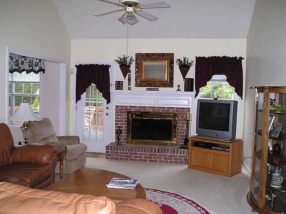 Great Room w/over sized brick fireplace