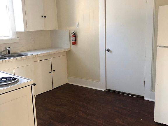 3rd image of 1524 Kenwood Dr