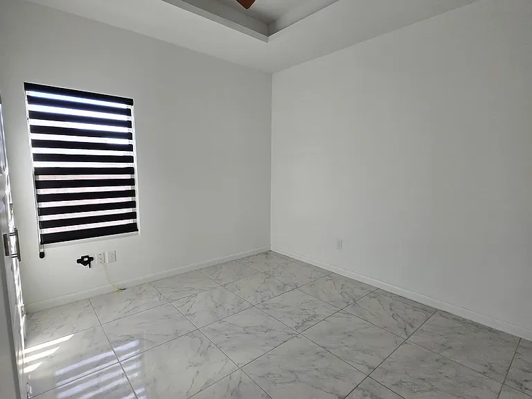 918 N Woodson Ave — Photo 19