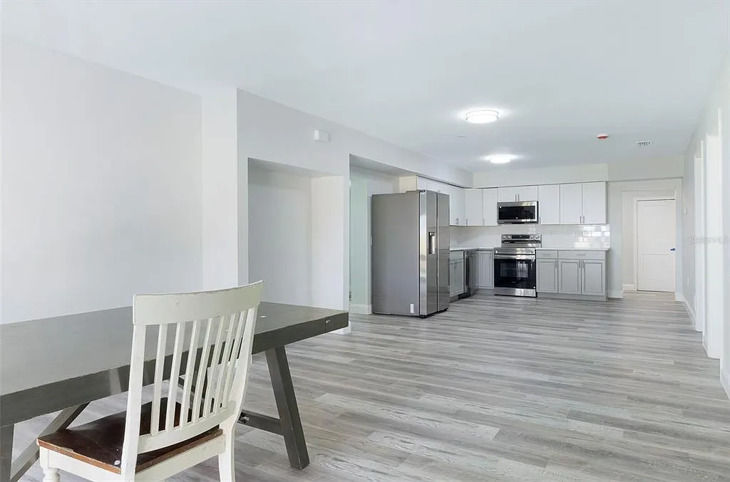 4 bed, 2.0 bath, 1096 sqft, $2,400 — Photo 4