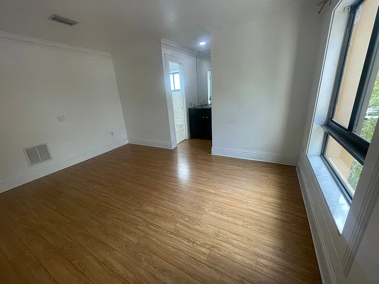 230 Calabria Ave — Photo 20