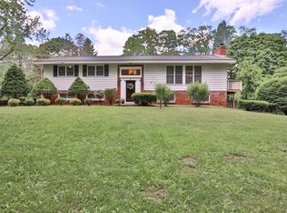 4 N Maple Ln, Loudonville, NY 12211