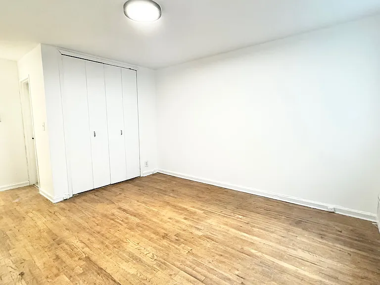 205 2nd Ave #2D — Photo 3