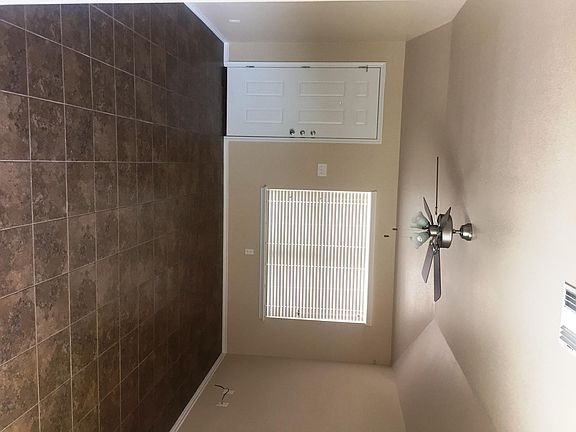 3rd image of 929 Brookview Dr #A