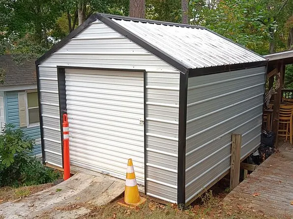 124 Oak St, New London, NC 28127