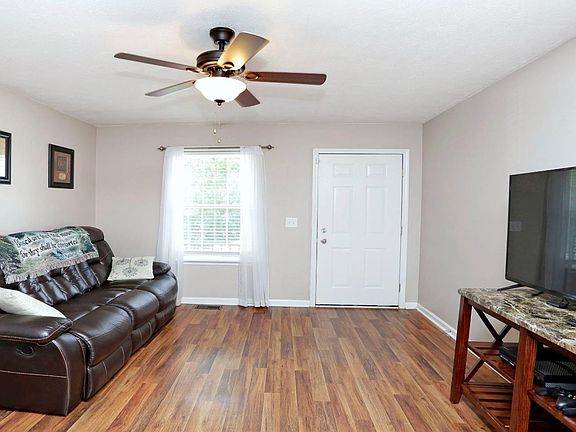 3rd image of 211 Bass Pond Glen Dr