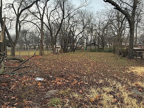 4th image of 320 W 16th St