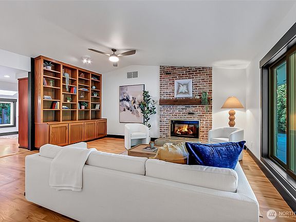 4th image of 2225 Vista Avenue SE
