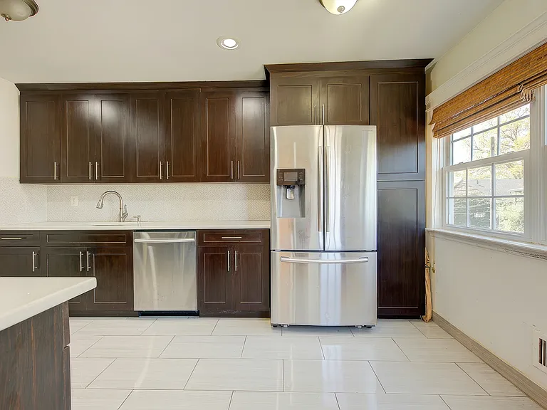 55 Duncan Dr W — Photo 11