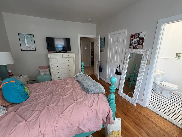 3 Sutherland Rd #4 — Photo 5