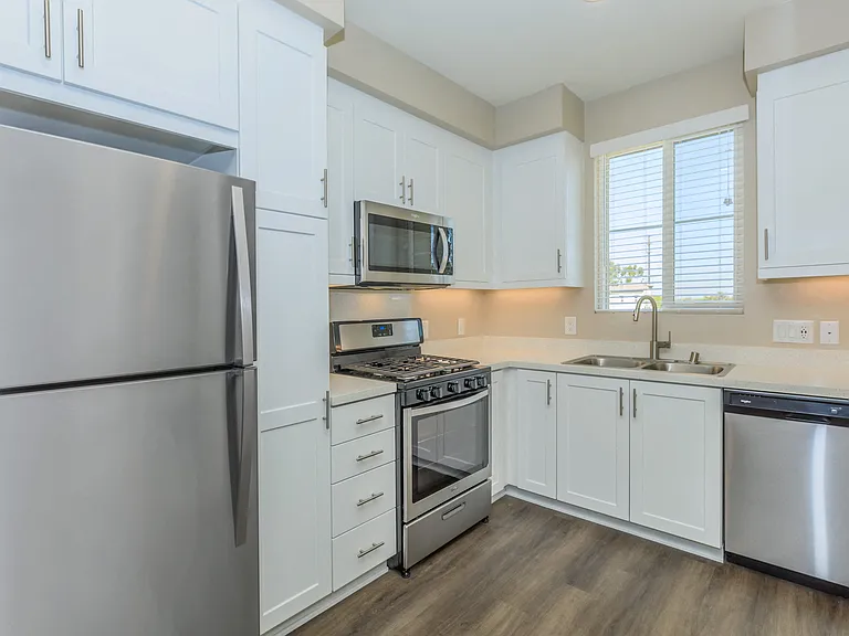 Los Alamitos Luxury Apartments — Photo 70