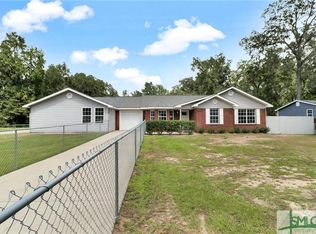 206 Lake Dr, Midway, GA 31320