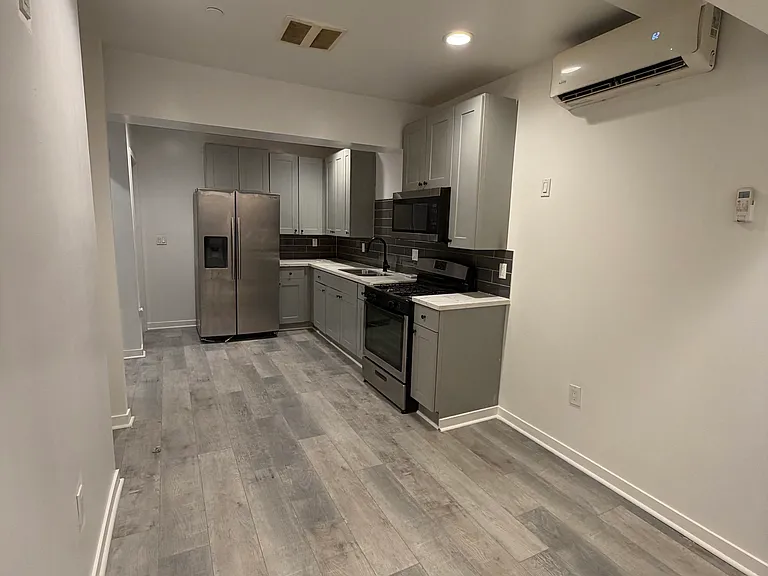 14243 Victory Blvd #5 — Photo 4