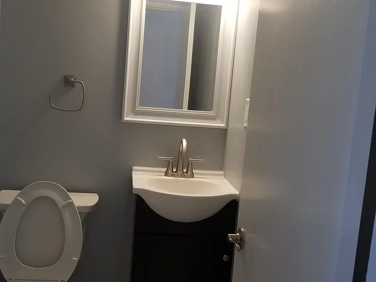 powder room, 1st fl