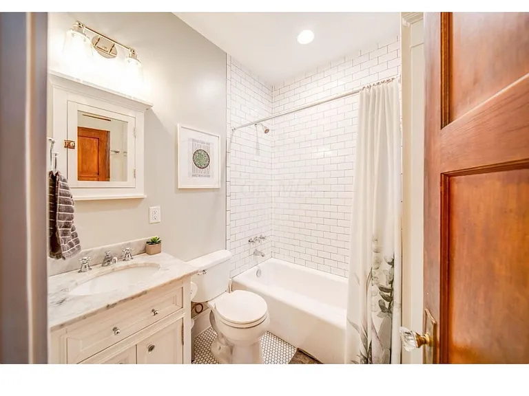 299 E Woodrow Ave — Photo 23