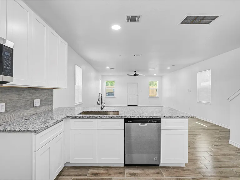 9932 Fillmore St — Photo 6