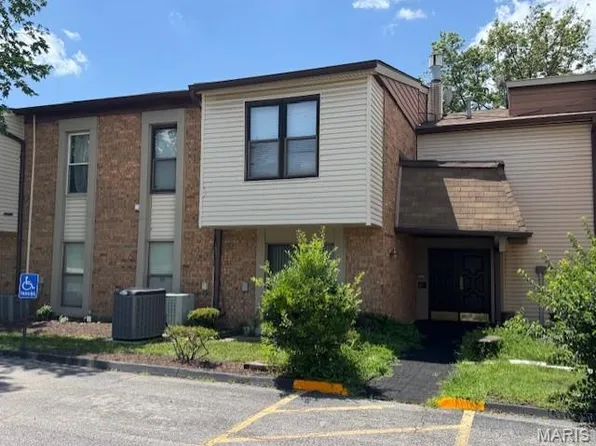 1279 Guelbreth Ln APT 210, Saint Louis, MO 63146