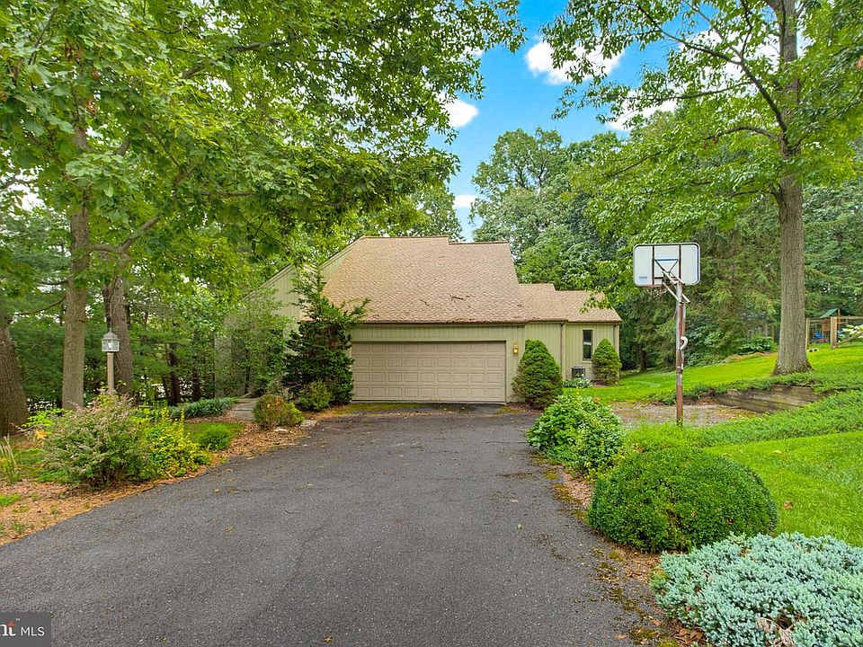 1st image of 161 Oak Hills Dr