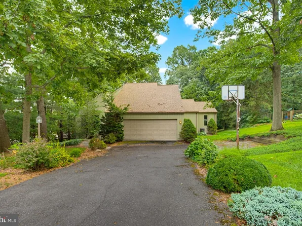 161 Oak Hills Dr, Hanover, PA 17331