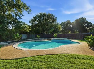 8516 Crestview Dr, North Richland Hills, TX 76182