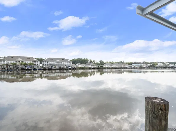 12430 River Highlands Dr, Saint Amant, LA 70774